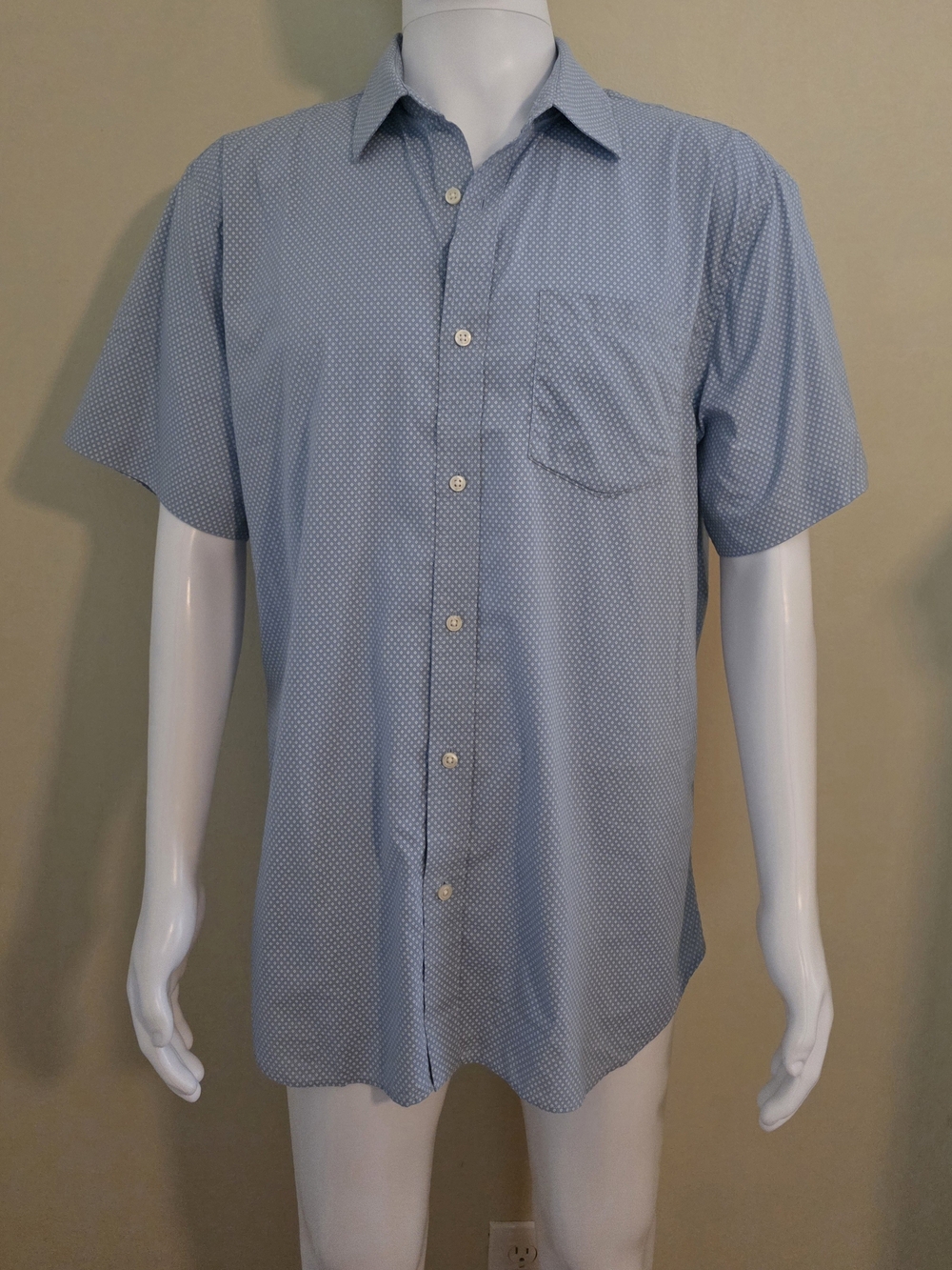Banana Republic Men's XL Stretch Slim Light Blue Short-Sleeve Button-Down Shirt